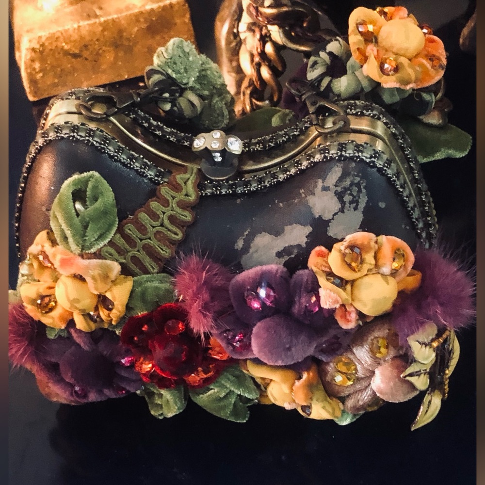 ((SPECIAL PURSE For VERY SPECIAL FRIEND)) Mary Frances Velvet FloraL Women's BAG - Picture 4 of 14